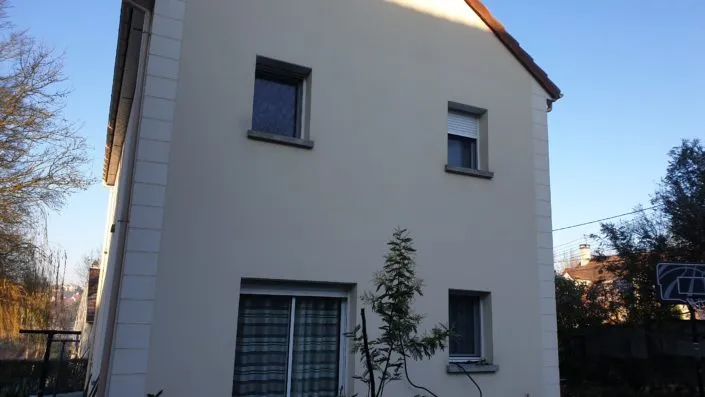 Enduit de façade finition grattée