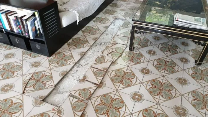 Fissures carrelage au sol