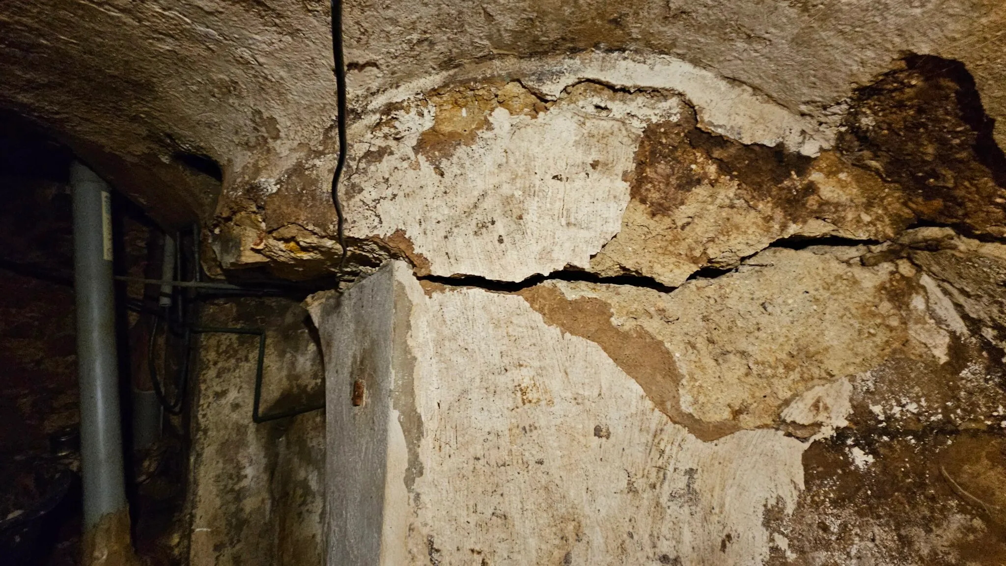 fissure mouvement de terrain secheresse sous-sol maison ancienne en pierres