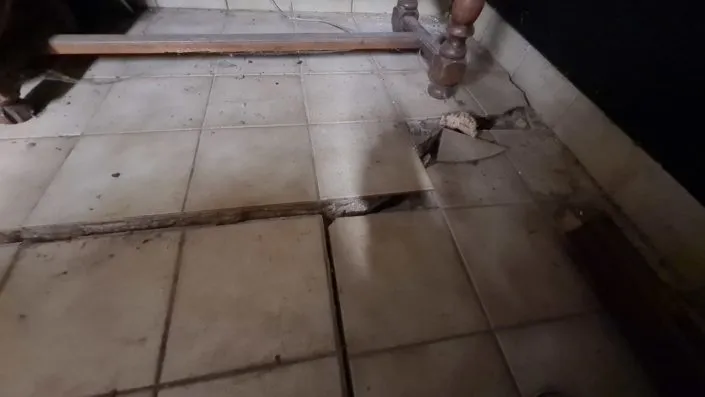 fuite sur canalisation et soulèvement dalle béton maison