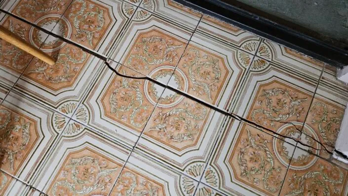 fissure carrelage affaissement véranda quimper 29