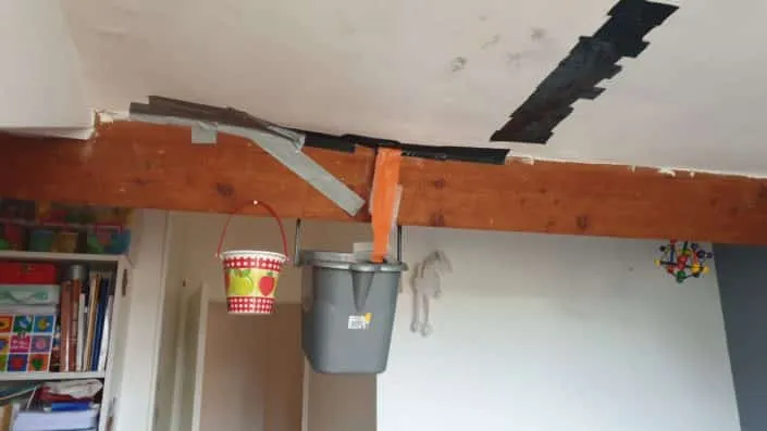 Vice caché lié à des infiltrations d'eau dans une maison